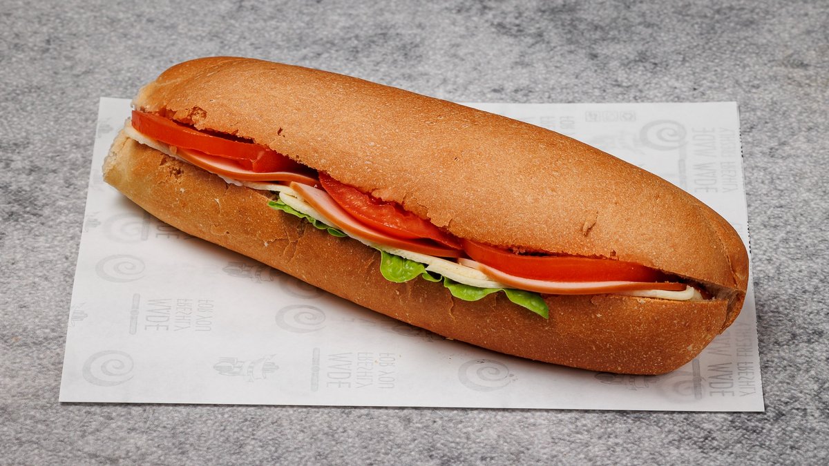 Sandwich Λευκό με Γαλοπούλα, Gouda, Μαγιονέζα, Μαρούλι και Ντομάτα